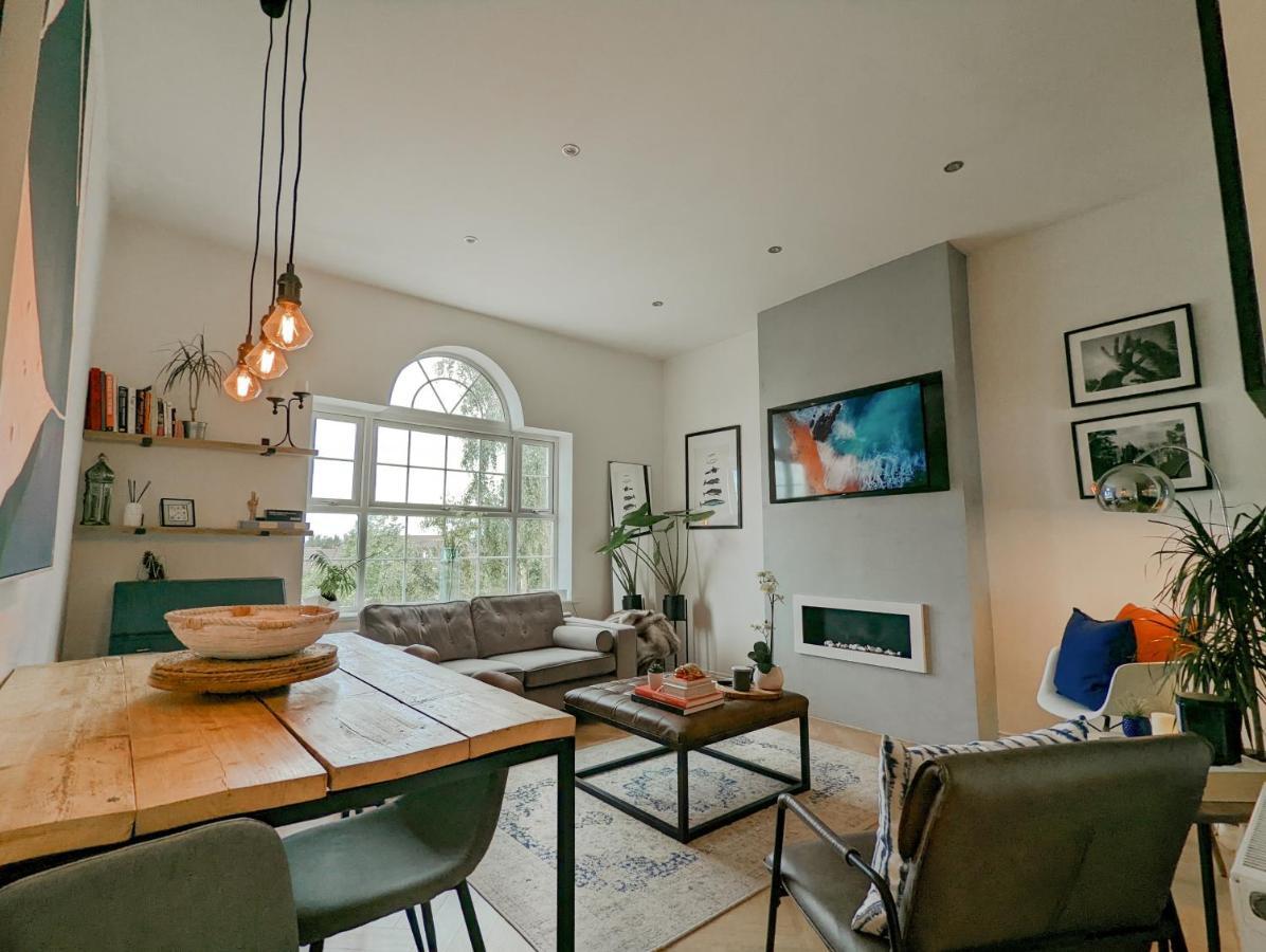 Spacious, Mid-Century 1 Bedroom Apartment Quedgeley Экстерьер фото