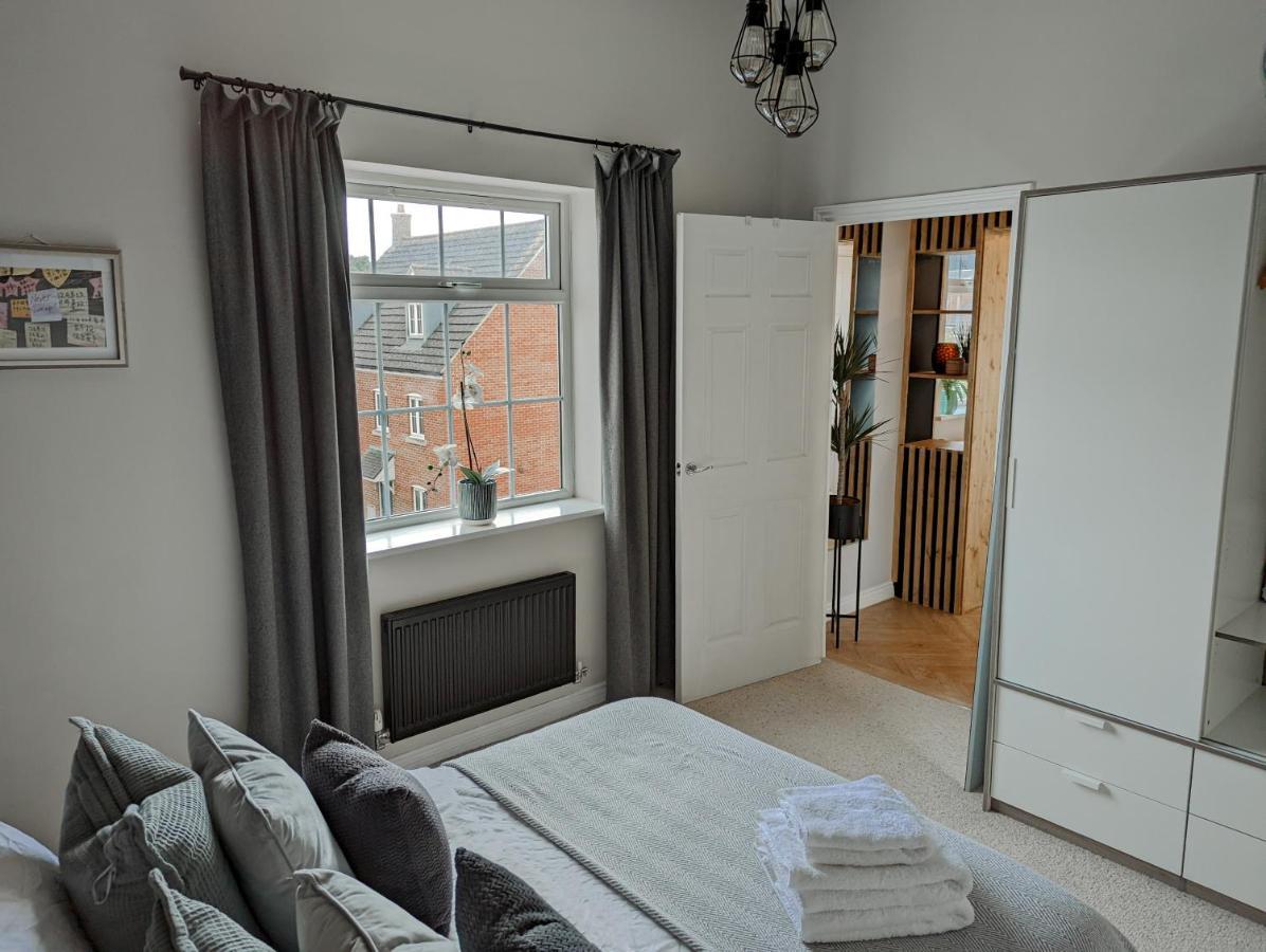 Spacious, Mid-Century 1 Bedroom Apartment Quedgeley Экстерьер фото