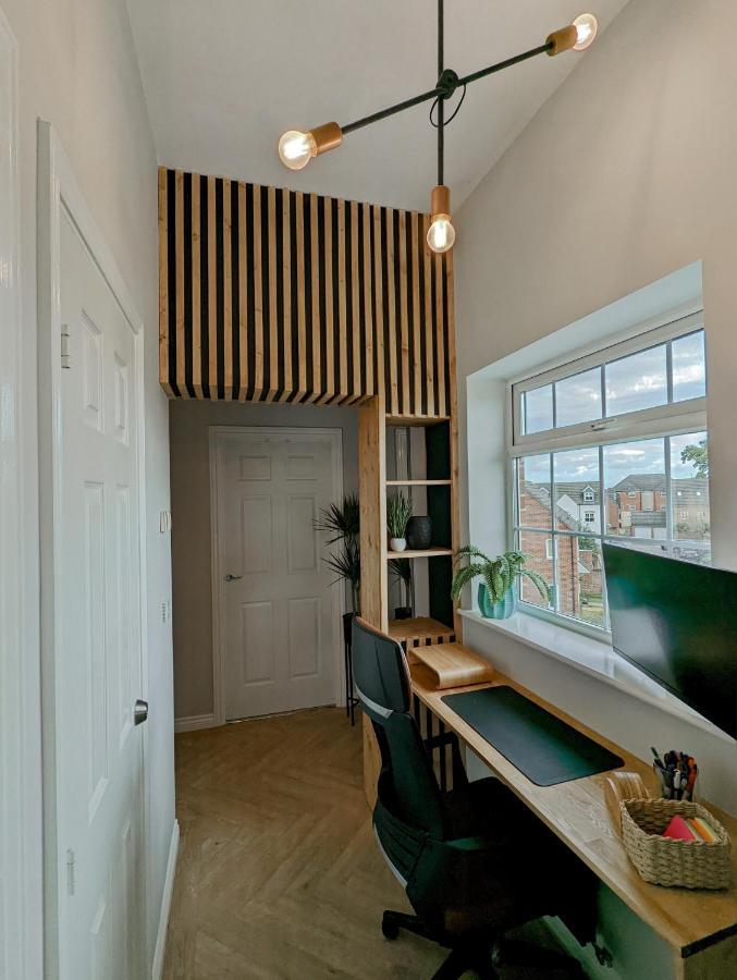Spacious, Mid-Century 1 Bedroom Apartment Quedgeley Экстерьер фото