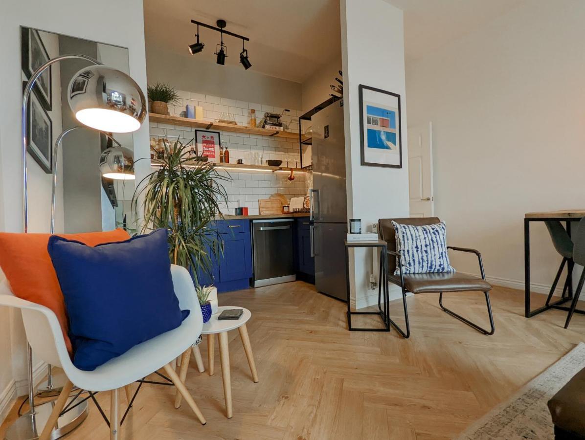 Spacious, Mid-Century 1 Bedroom Apartment Quedgeley Экстерьер фото